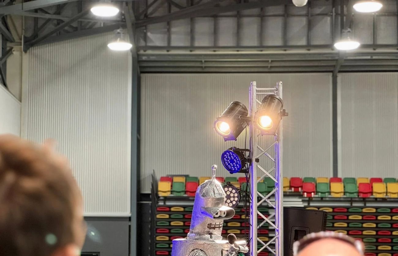 Truss, wash and foldback - Pop Fest 2025